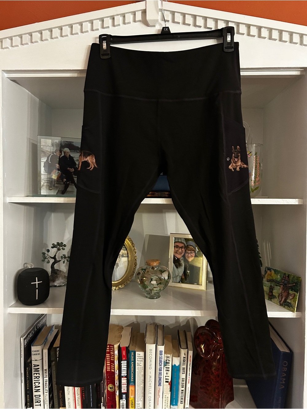Black High-Waist Leggings with Side Pockets and Dog Print